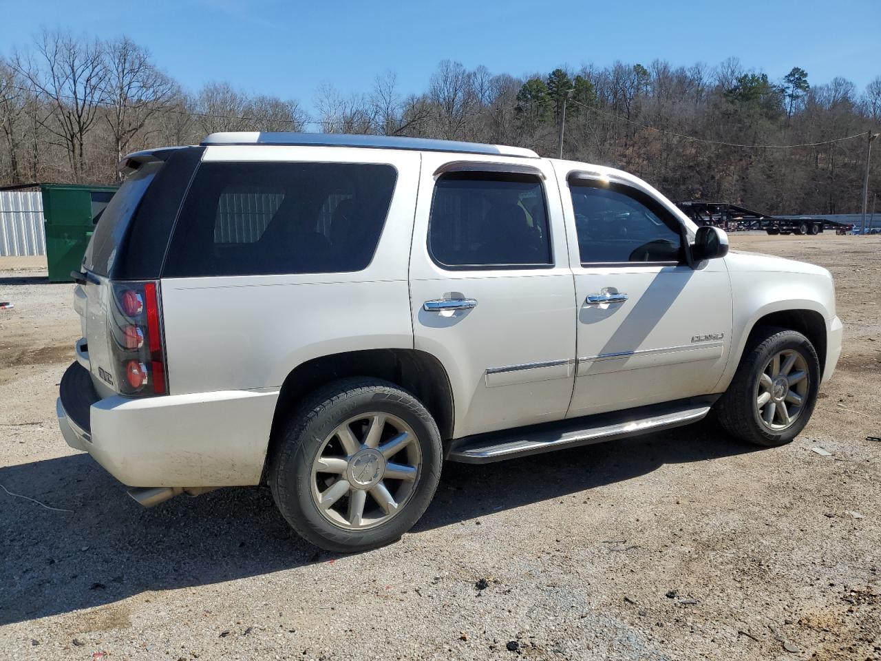 2011 GMC Yukon - Image 3