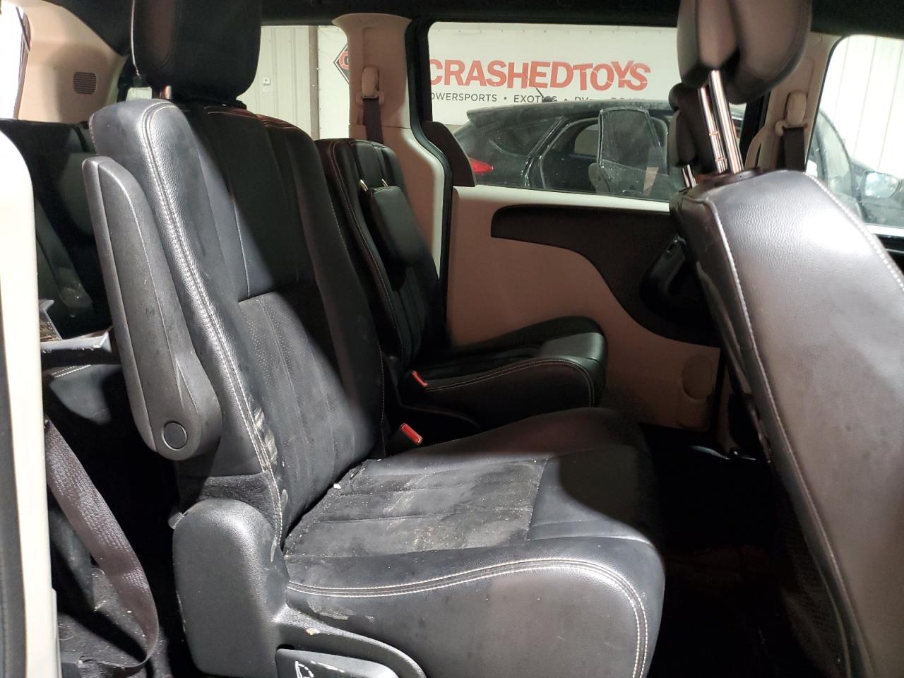 2017 Dodge Caravan - Image 11