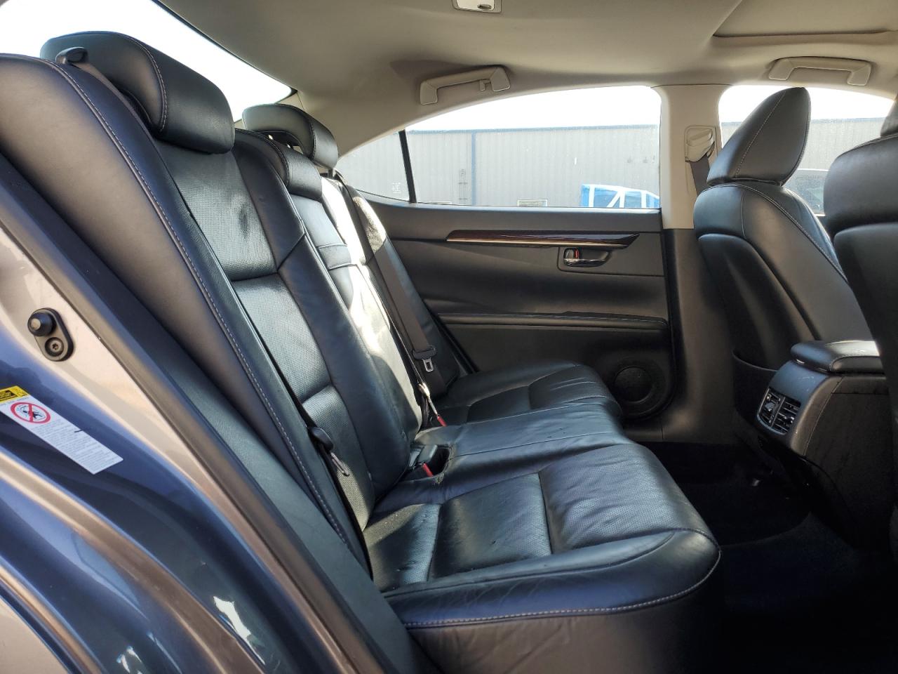 2013 Lexus ES - Image 10