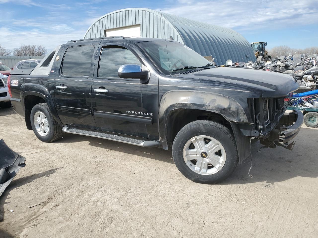 2011 Chevrolet Avalanche - Image 4