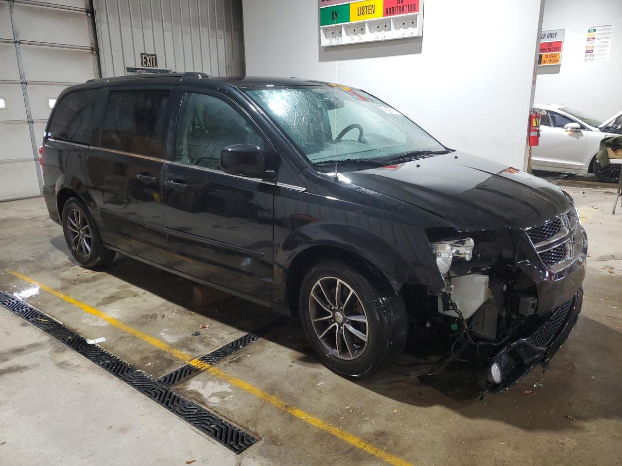 2017 Dodge Caravan - Image 4