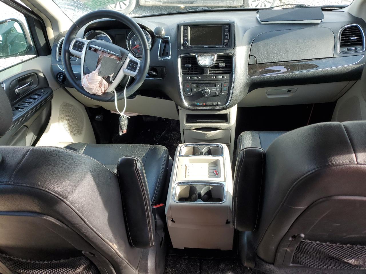 2016 Chrysler Town & Country - Image 8