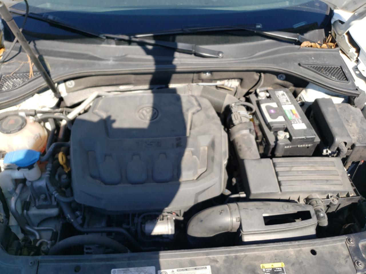 2018 Volkswagen Passat - Image 11