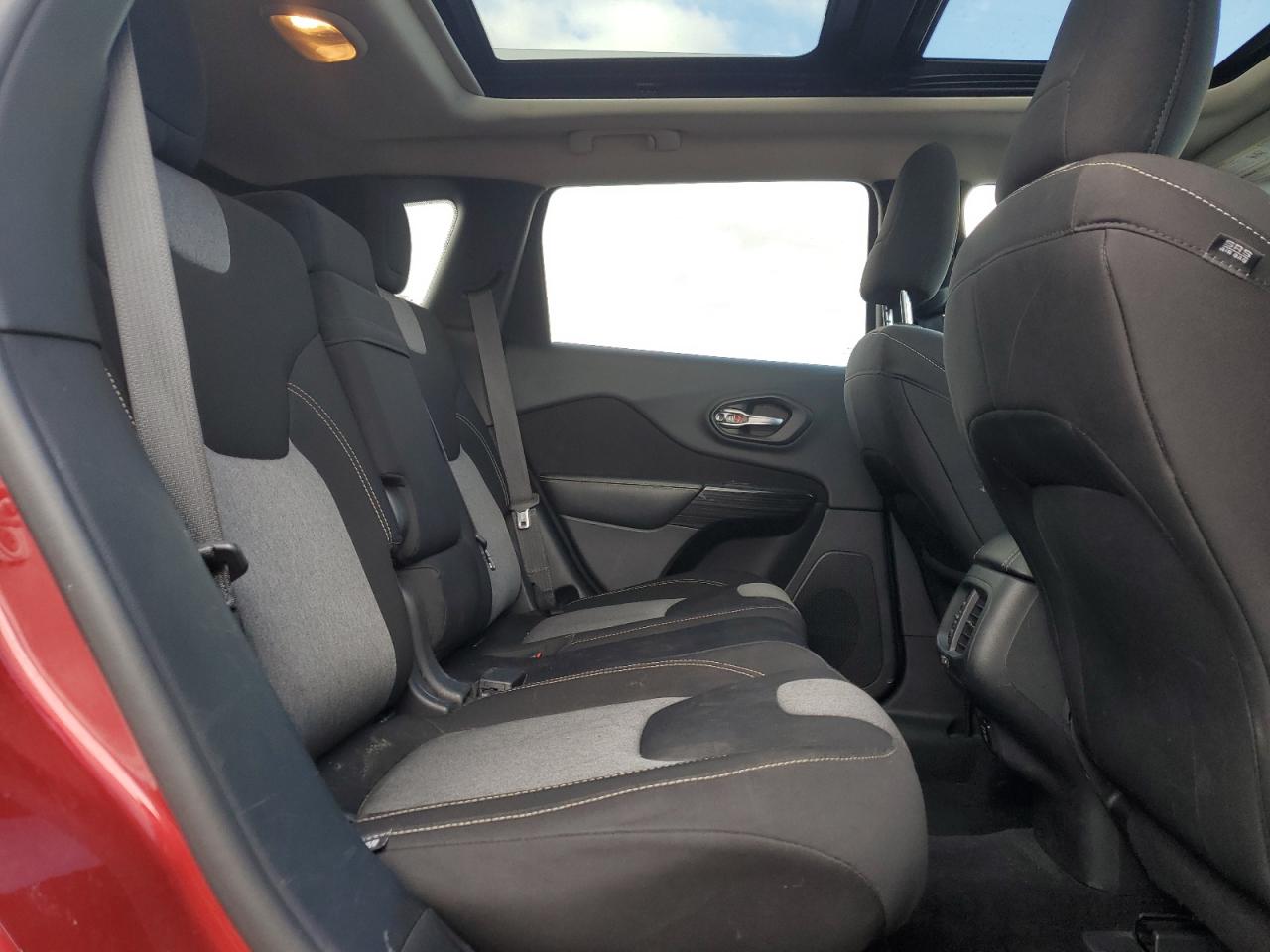 2014 Jeep Grand Cherokee - Image 11