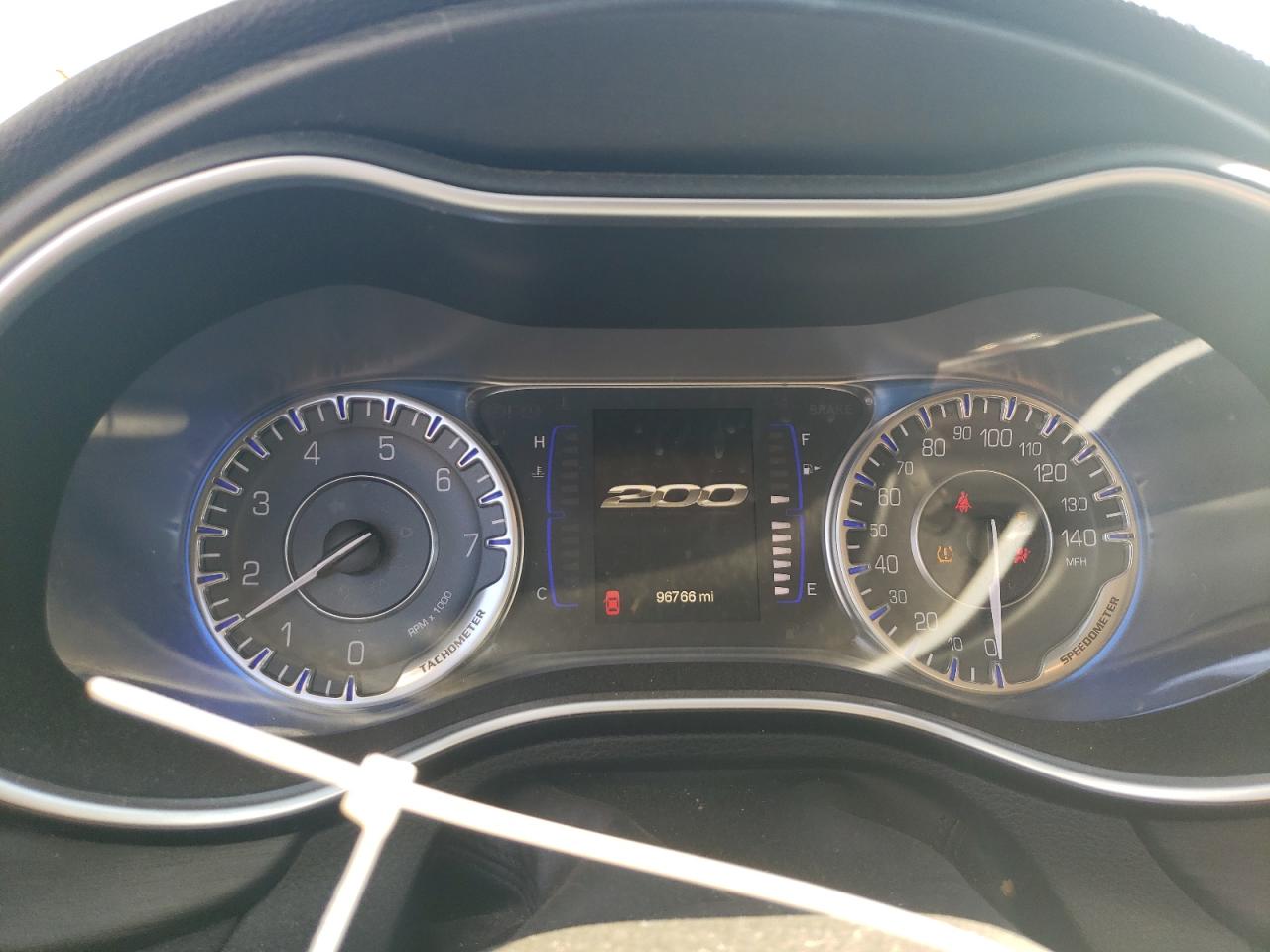 2015 Chrysler 200 - Image 9