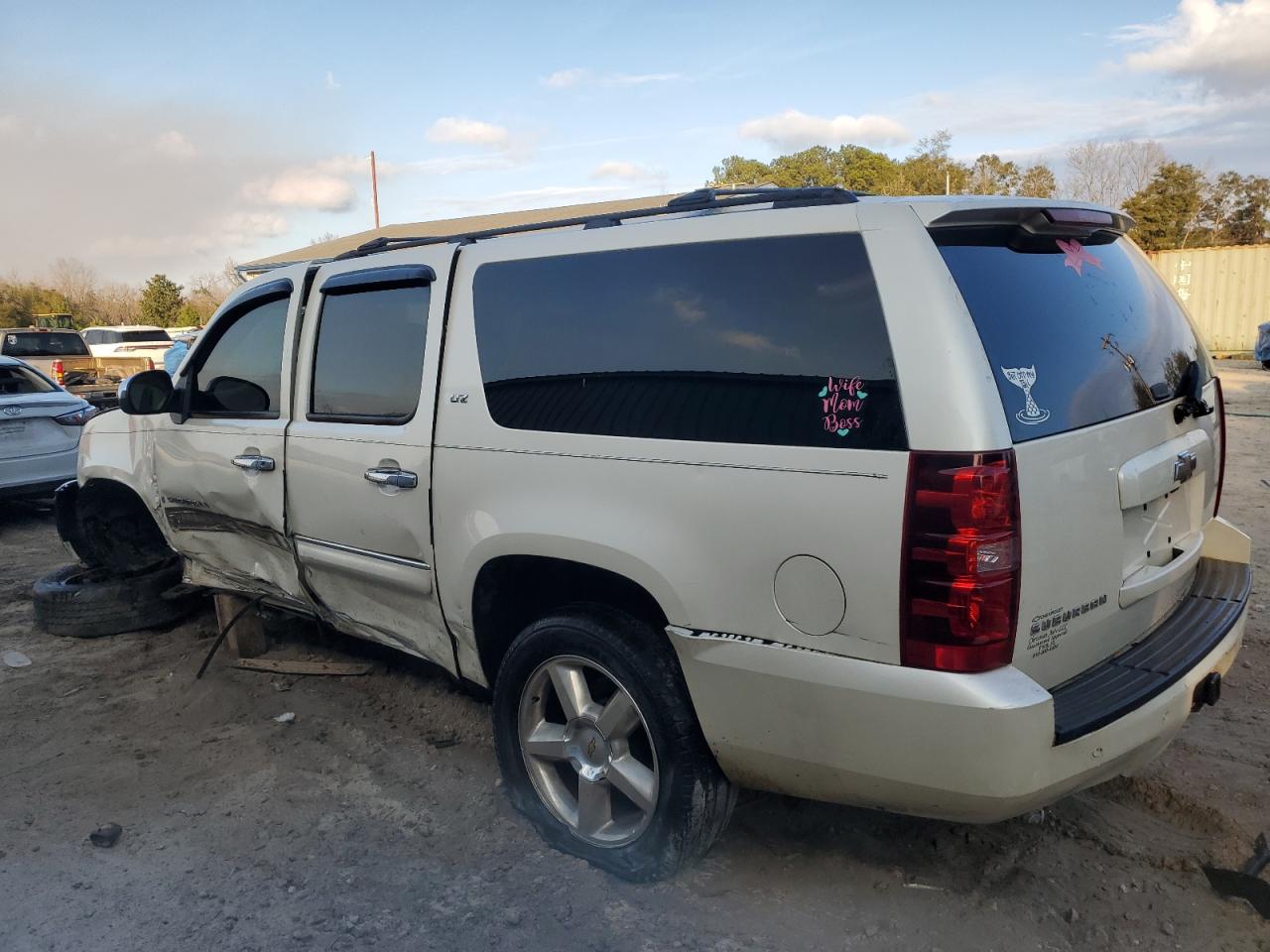 2008 Chevrolet Suburban - Image 2