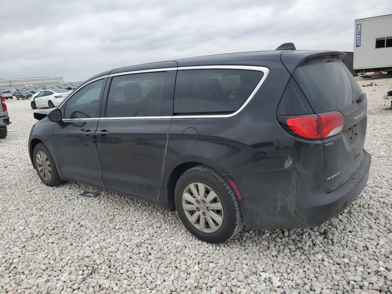2020 Chrysler Voyager - Image 2