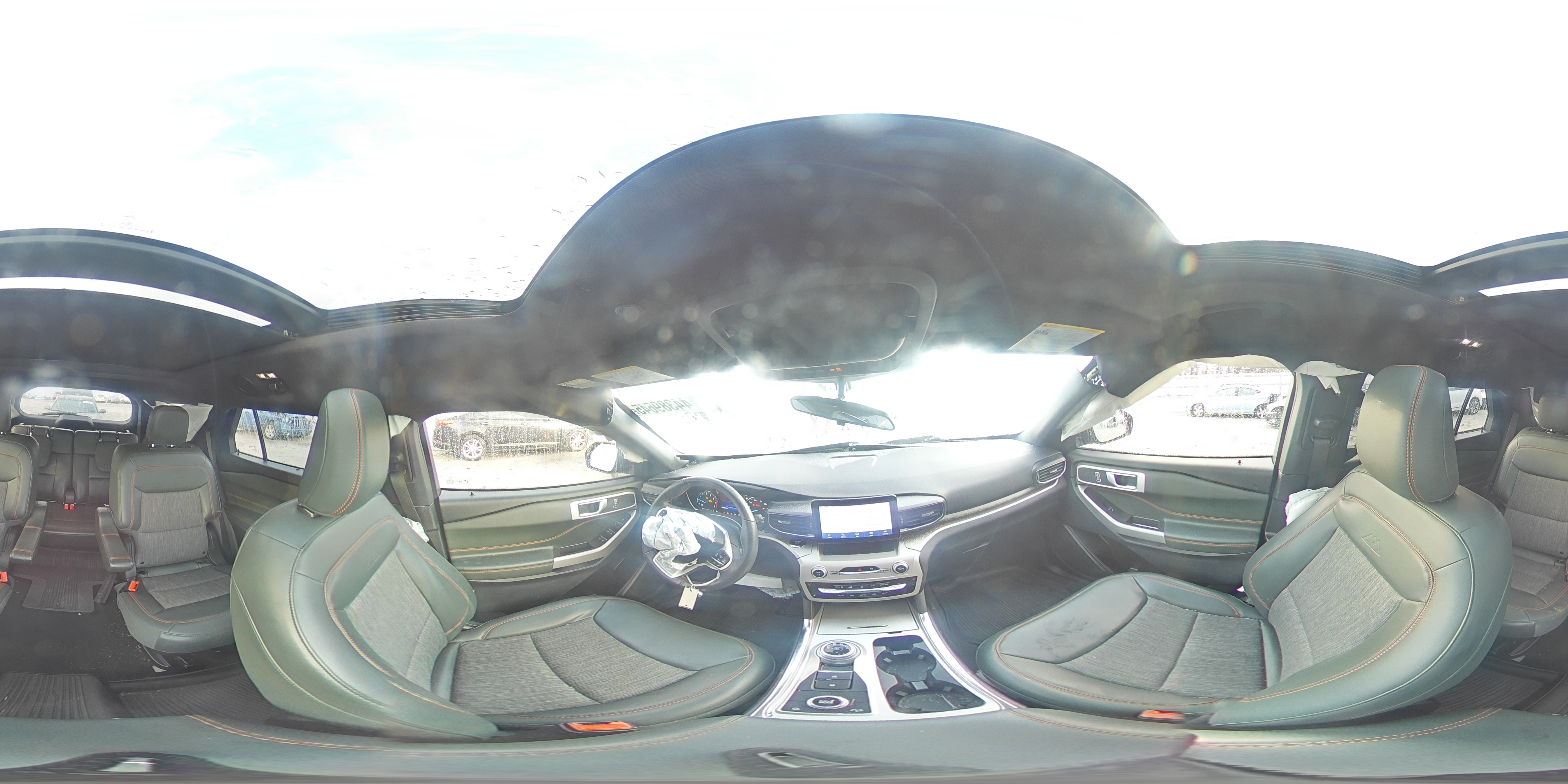2022 Ford Explorer - Image 13