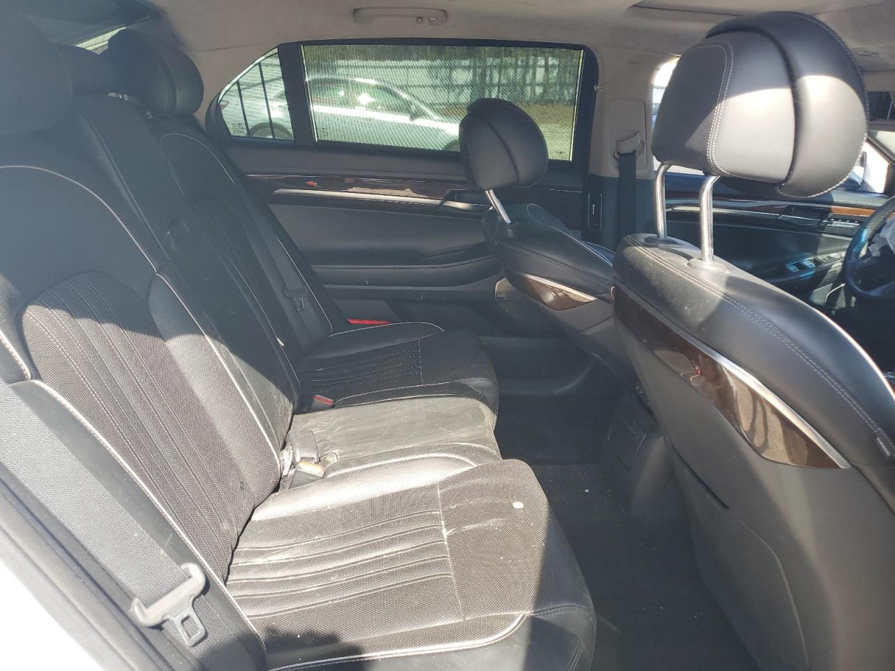 2018 Genesis G90 - Image 10