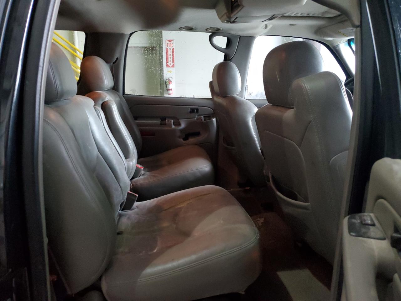 2004 GMC Yukon - Image 11