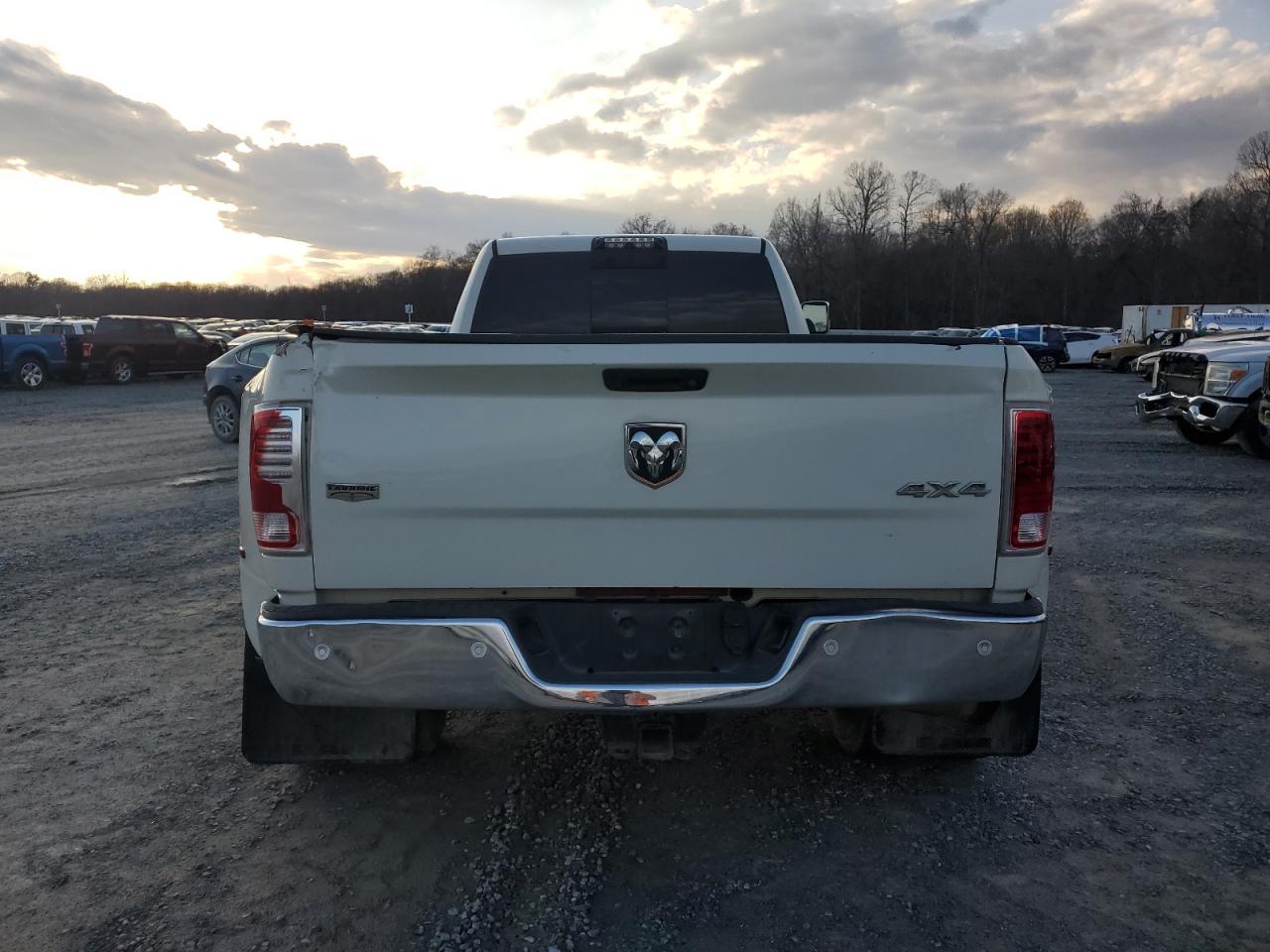 2016 RAM 3500 - Image 6