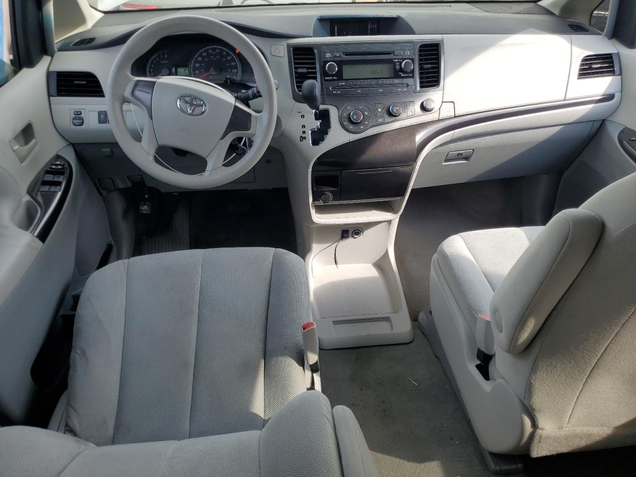 2013 Toyota Sienna - Image 8