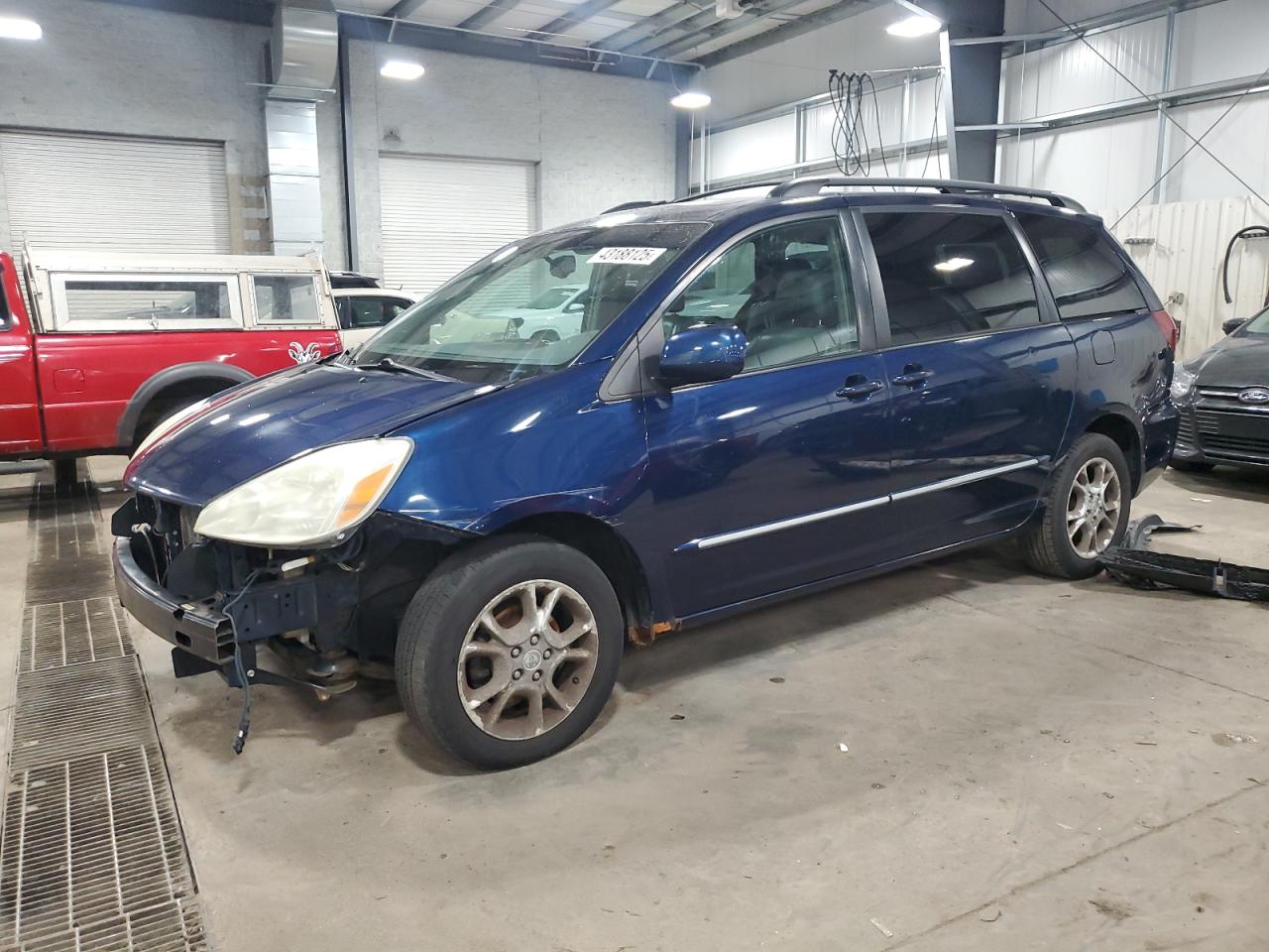 2004 Toyota Sienna - Image 1