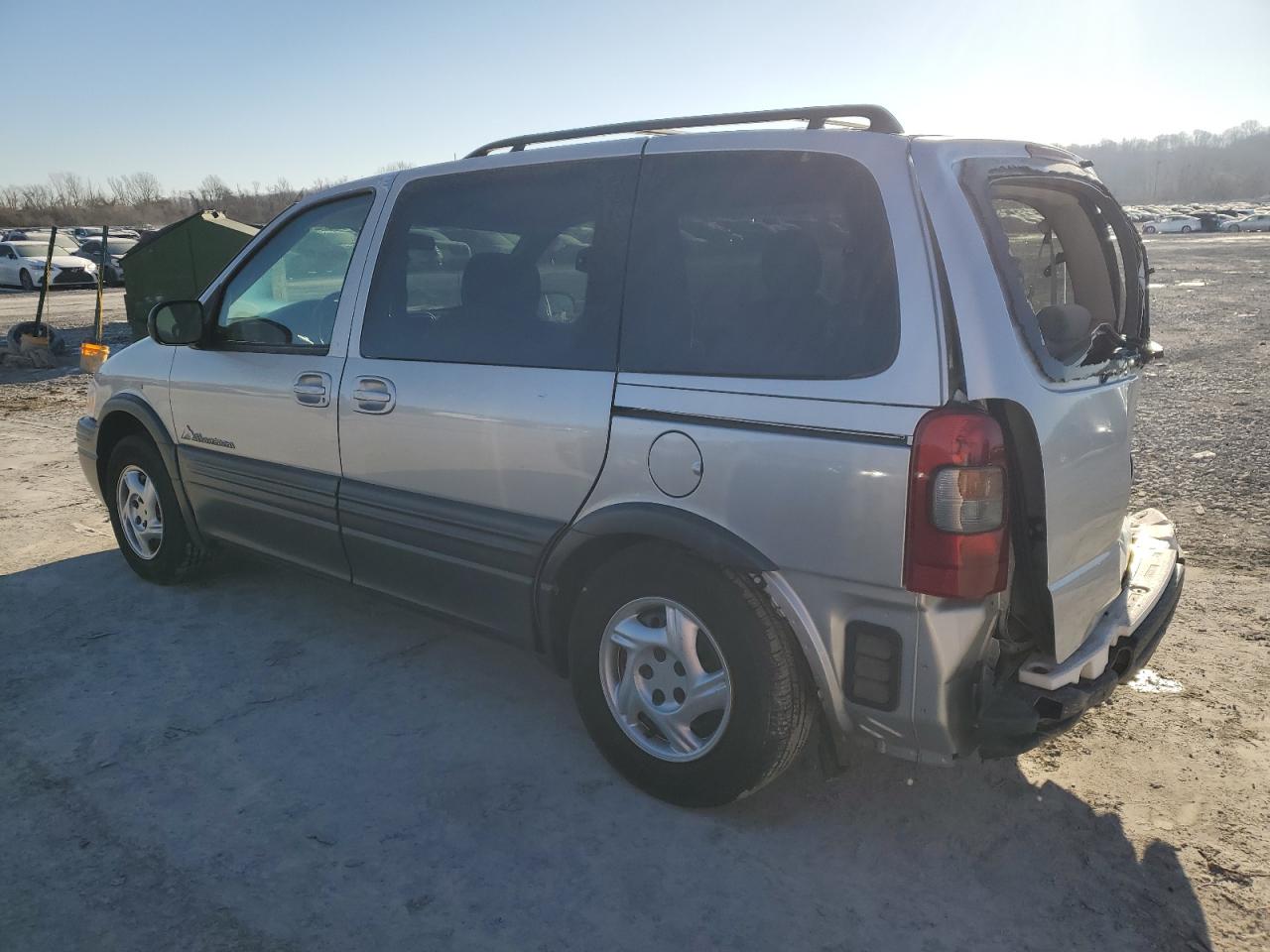 2003 Pontiac Montana - Image 2