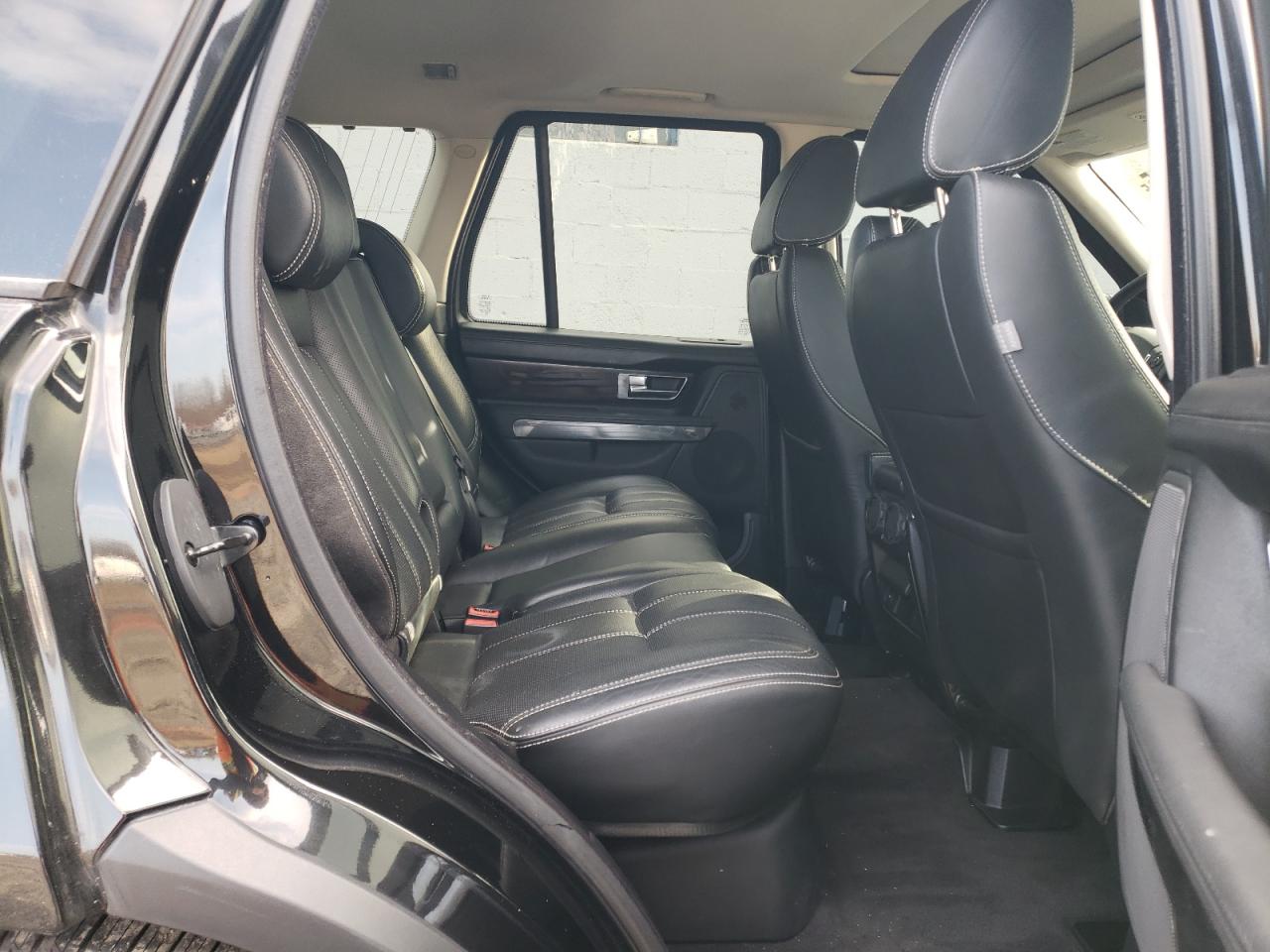 2011 Land Rover Range Rover - Image 11
