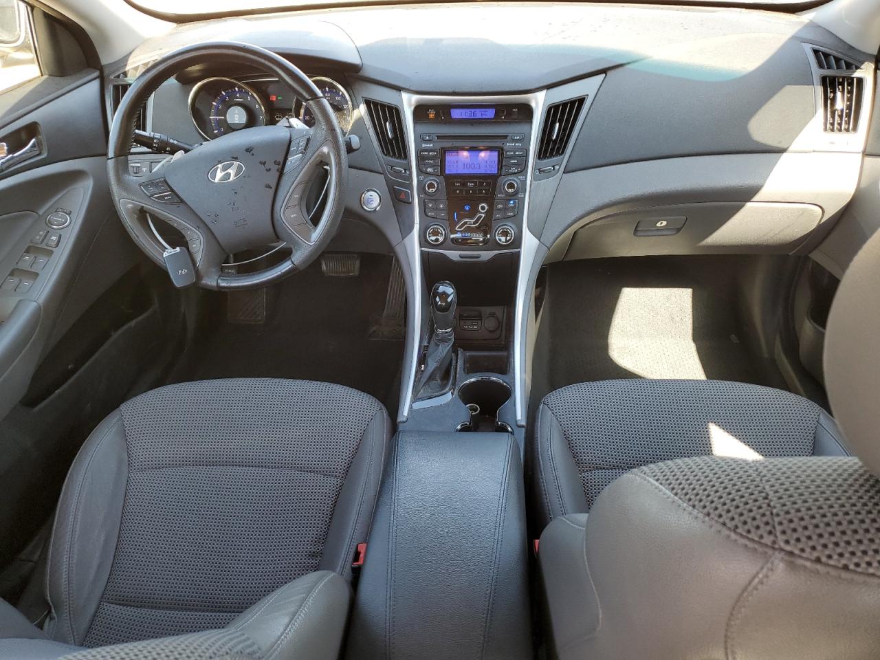 2012 Hyundai Sonata - Image 8