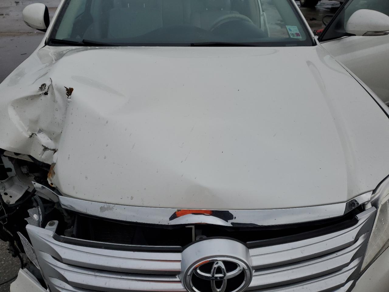 2012 Toyota Avalon - Image 12