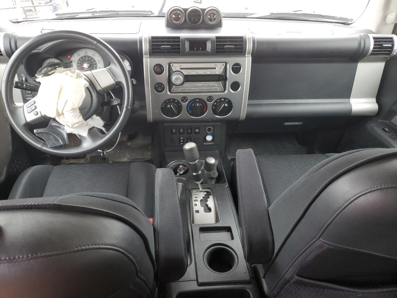 2010 Toyota FJ Cruiser - Image 8