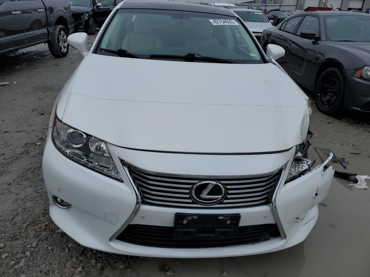2015 Lexus ES - Image 5