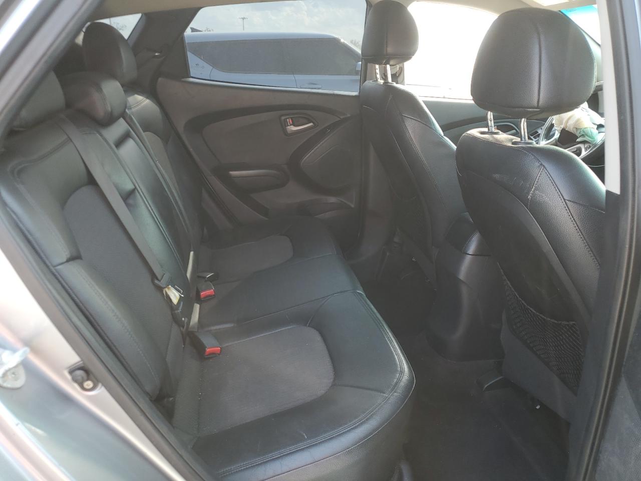 2011 Hyundai Tucson - Image 12