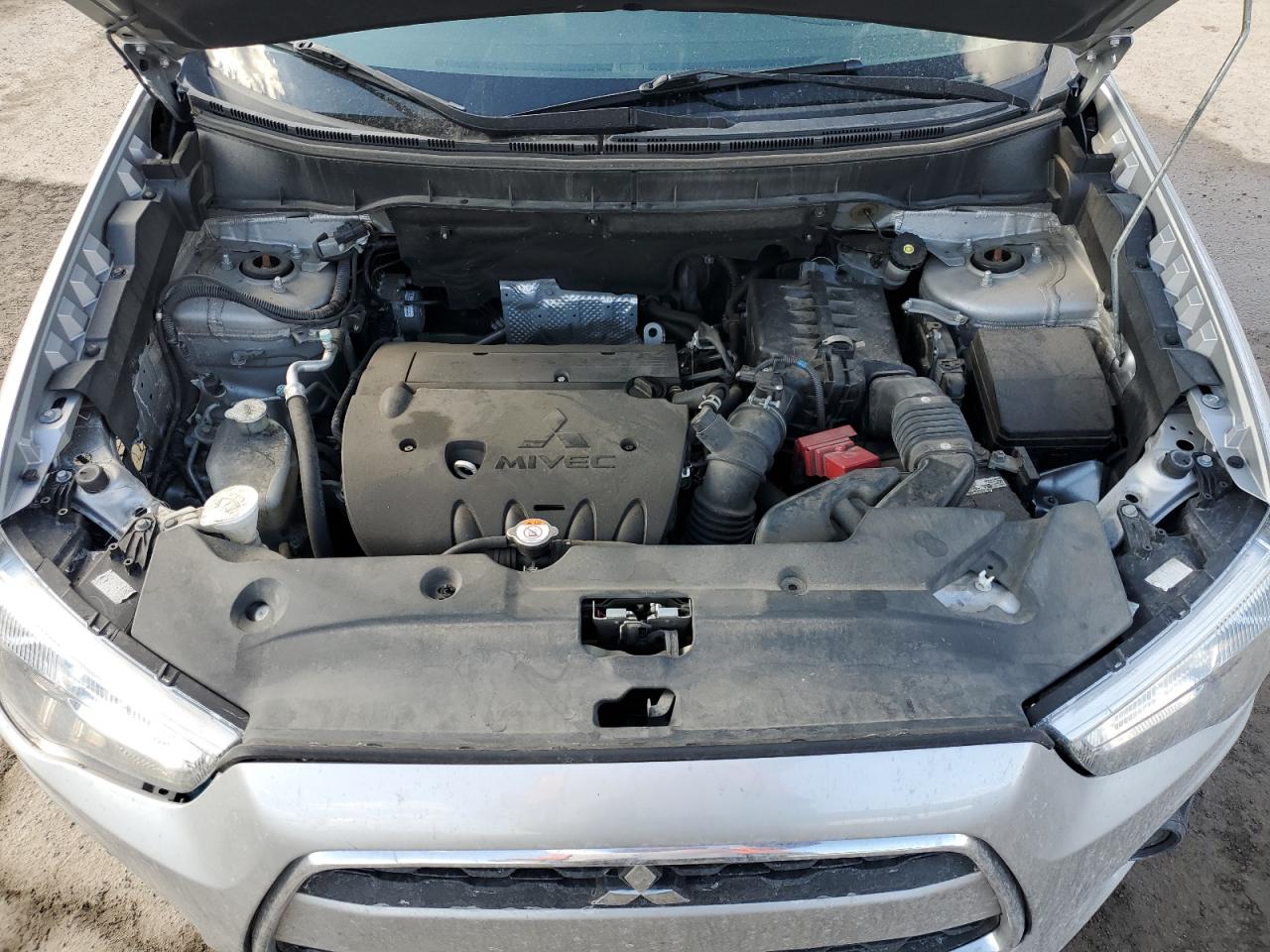 2015 Mitsubishi Outlander - Image 13