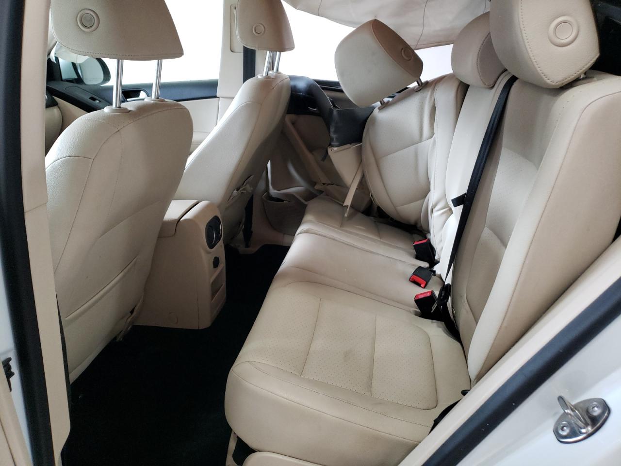 2016 Volkswagen Tiguan - Image 10
