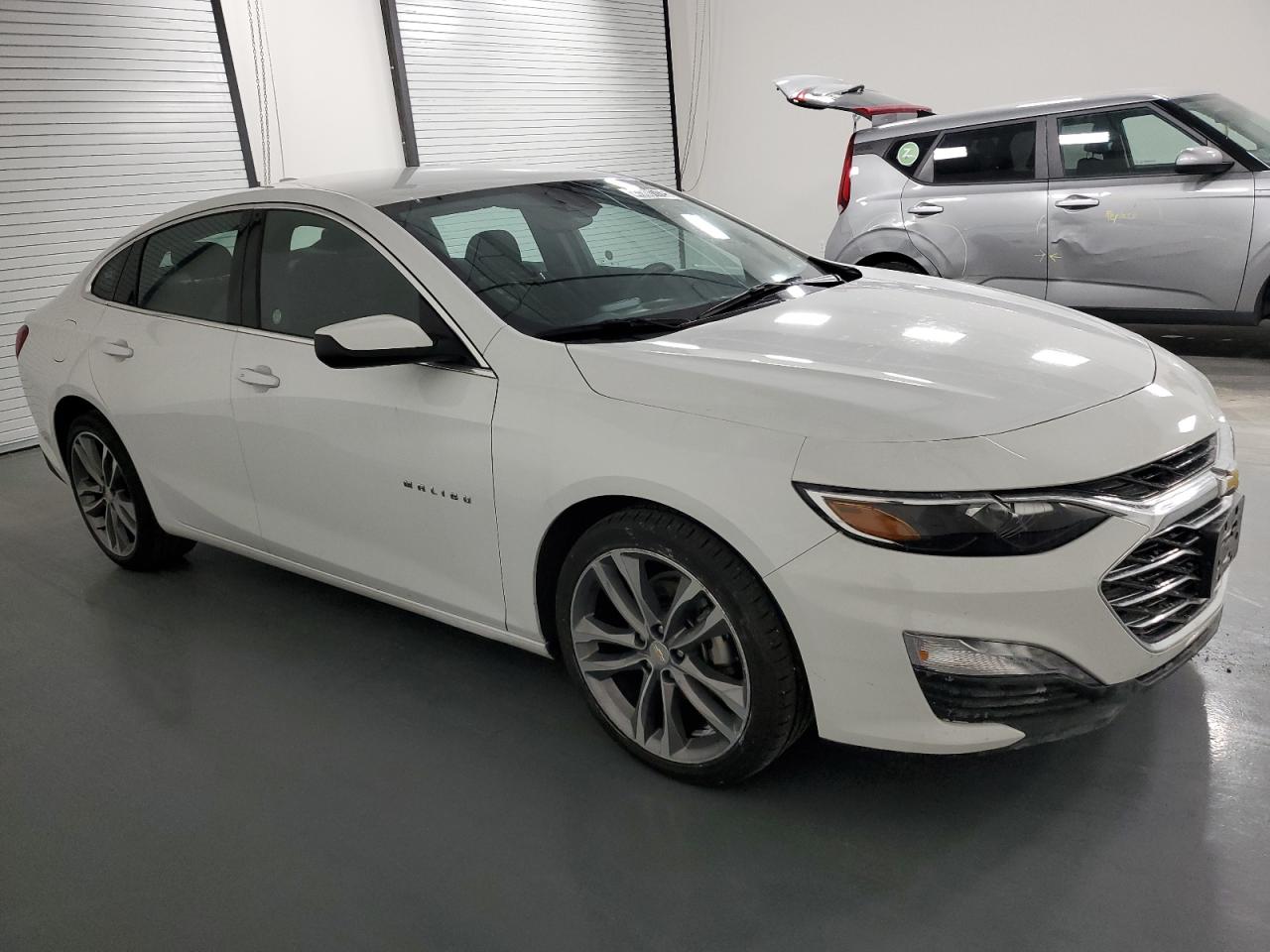 2023 Chevrolet Malibu - Image 4