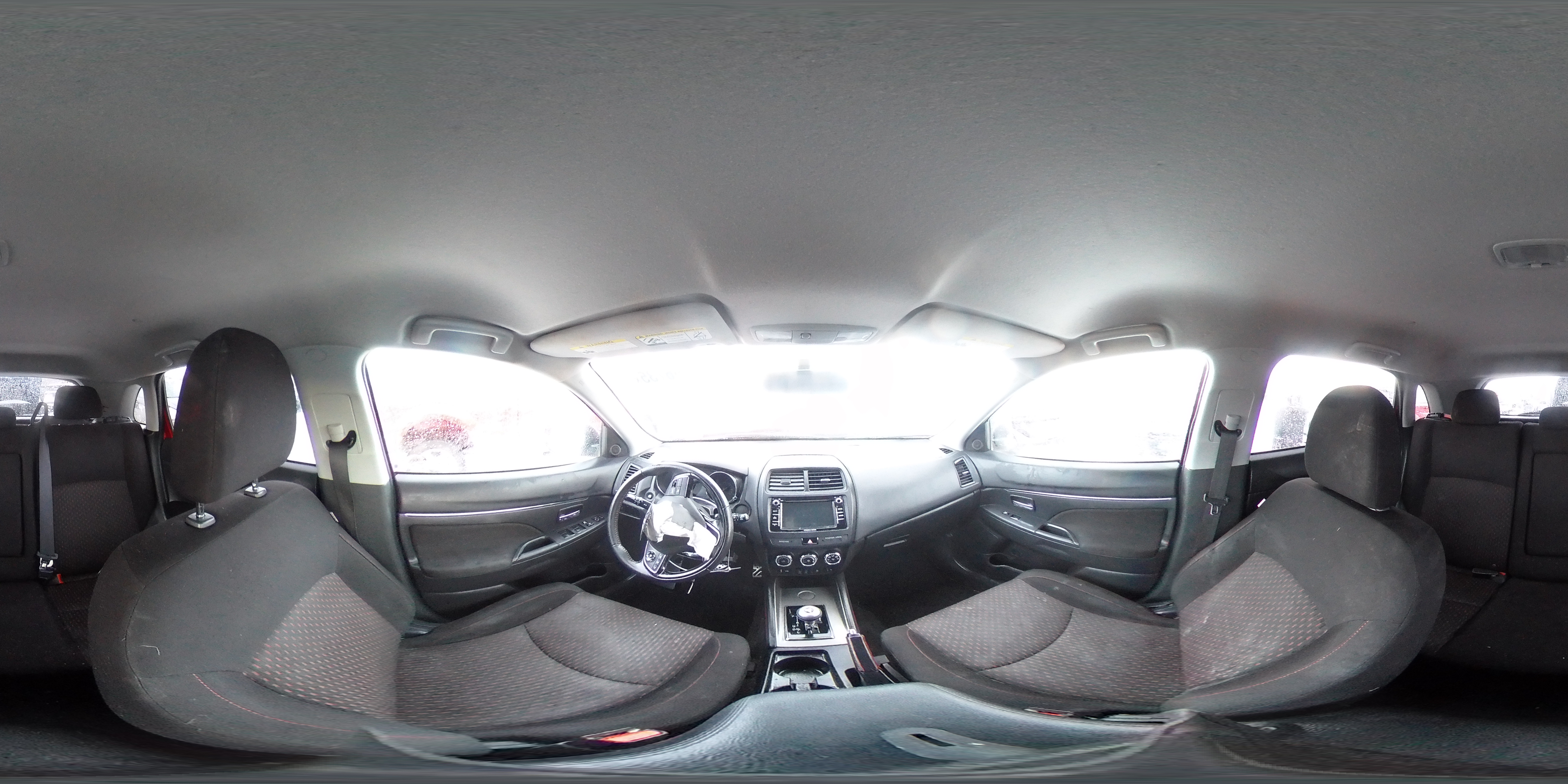 2018 Mitsubishi Outlander - Image 16