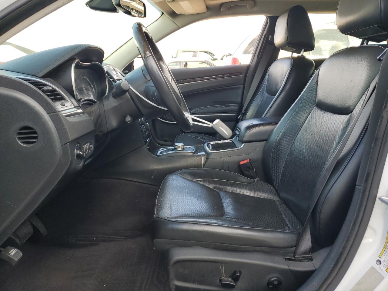 2016 Chrysler 300 - Image 7