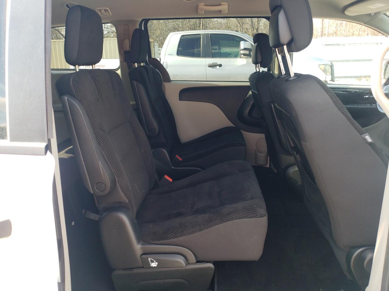 2019 Dodge Caravan - Image 11