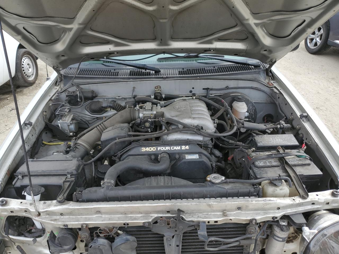 2004 Toyota Tacoma - Image 11