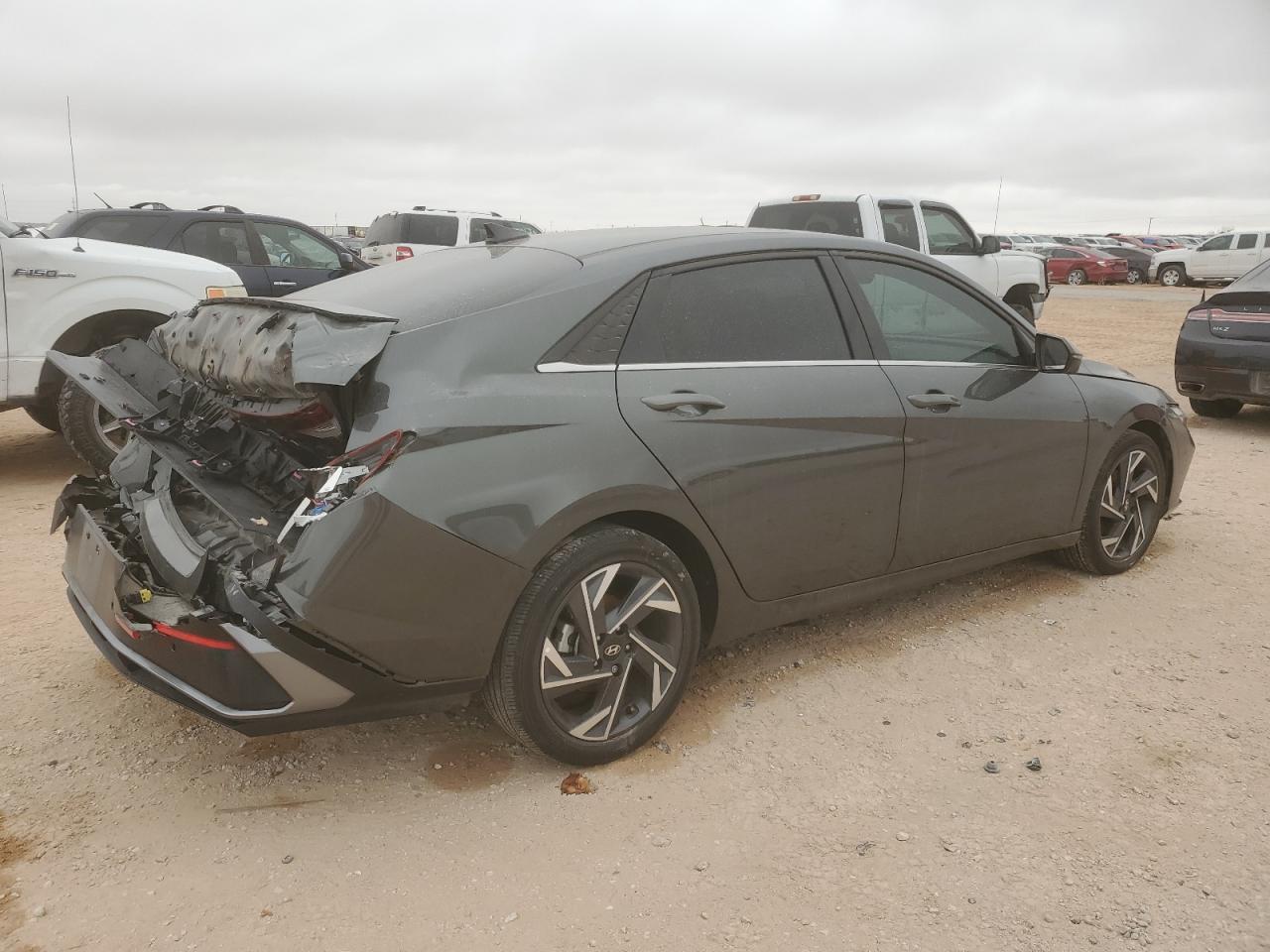 2024 Hyundai Elantra - Image 3