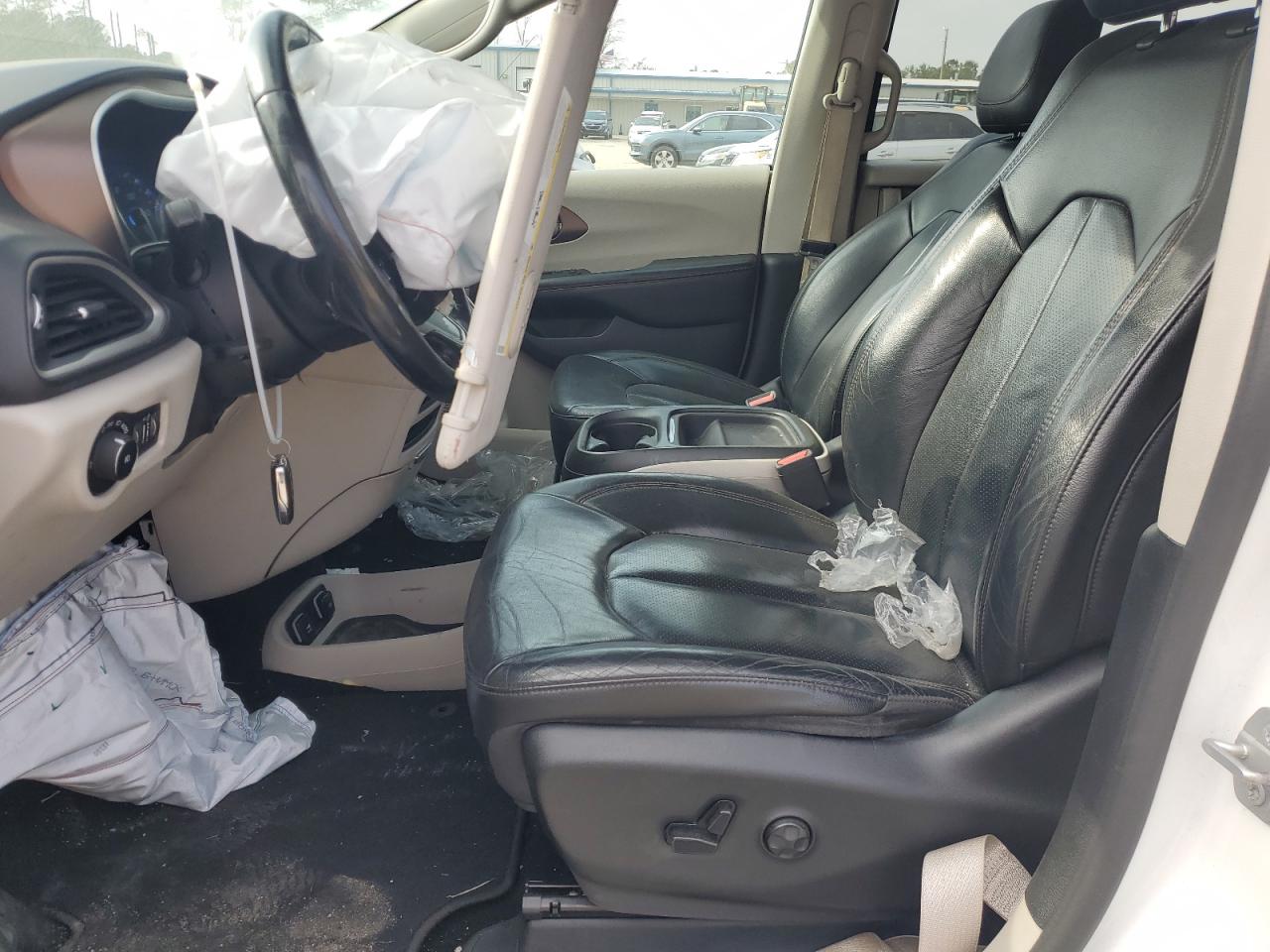 2019 Chrysler Pacifica - Image 7