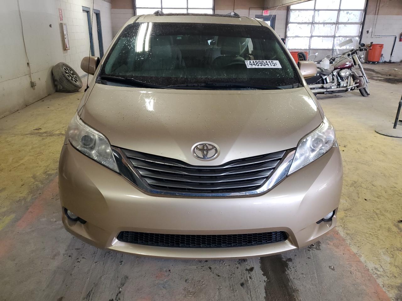 2014 Toyota Sienna - Image 5