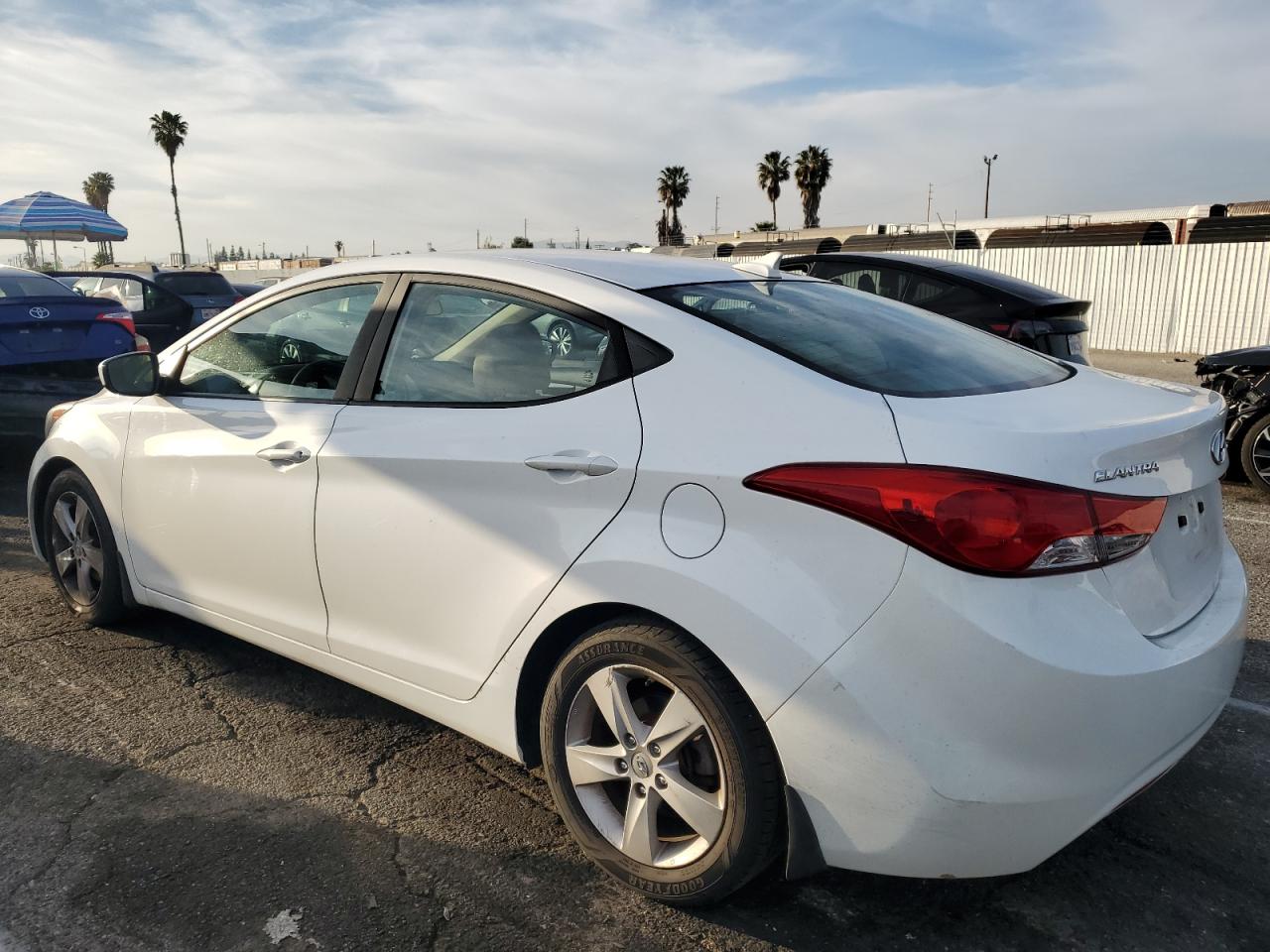 2013 Hyundai Elantra - Image 2