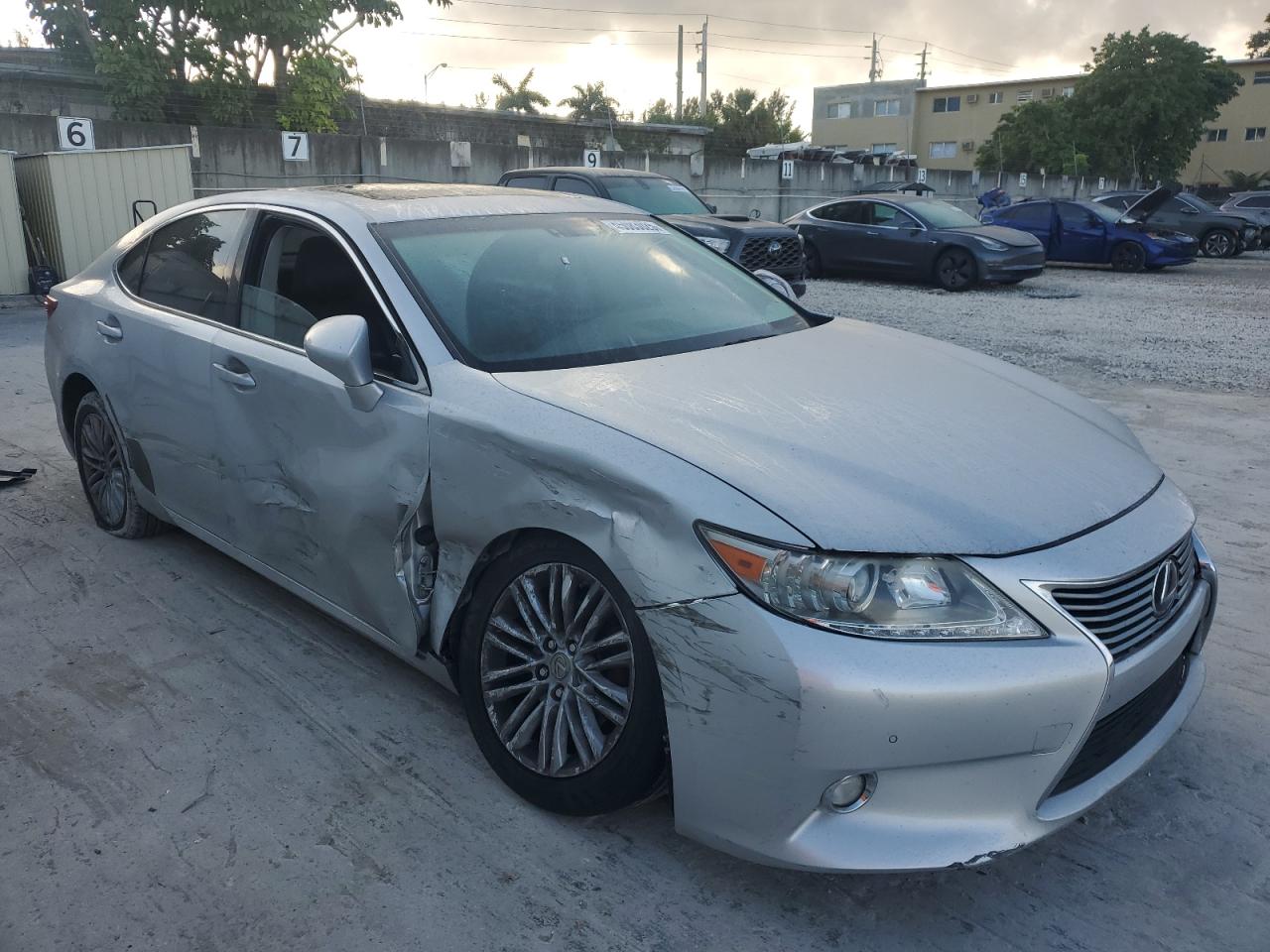 2014 Lexus ES - Image 4