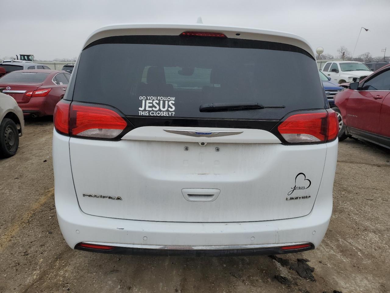 2018 Chrysler Pacifica - Image 6