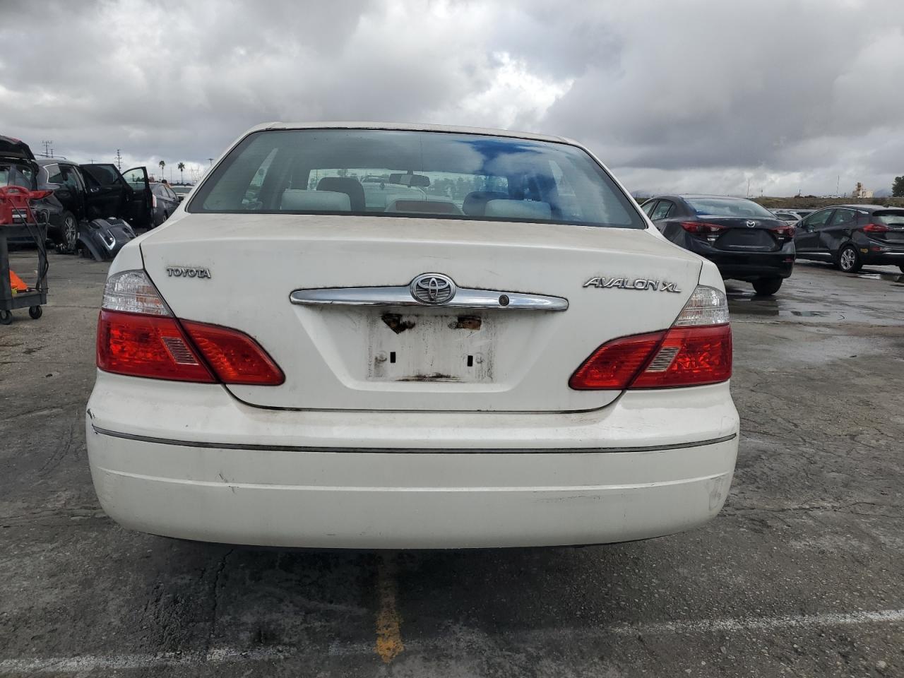 2003 Toyota Avalon - Image 6