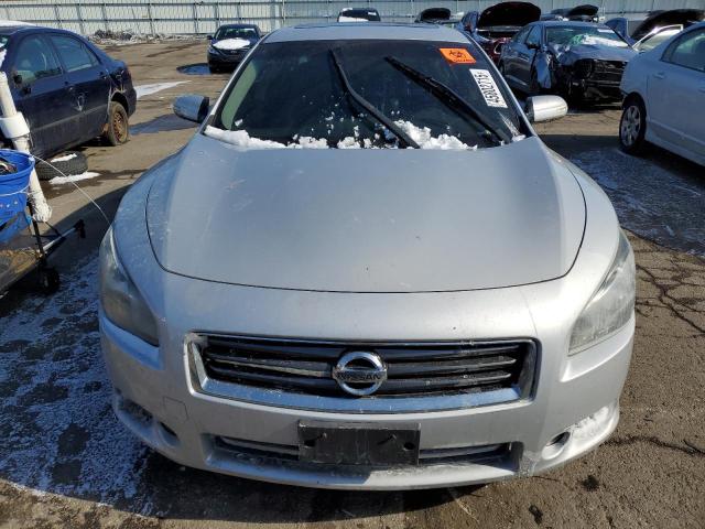 Седани NISSAN MAXIMA 2013 Сріблястий