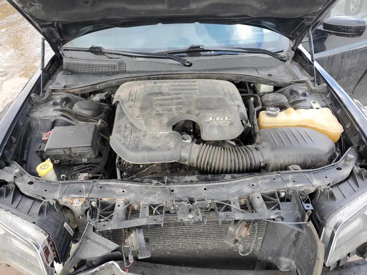 2017 Chrysler 300 - Image 11