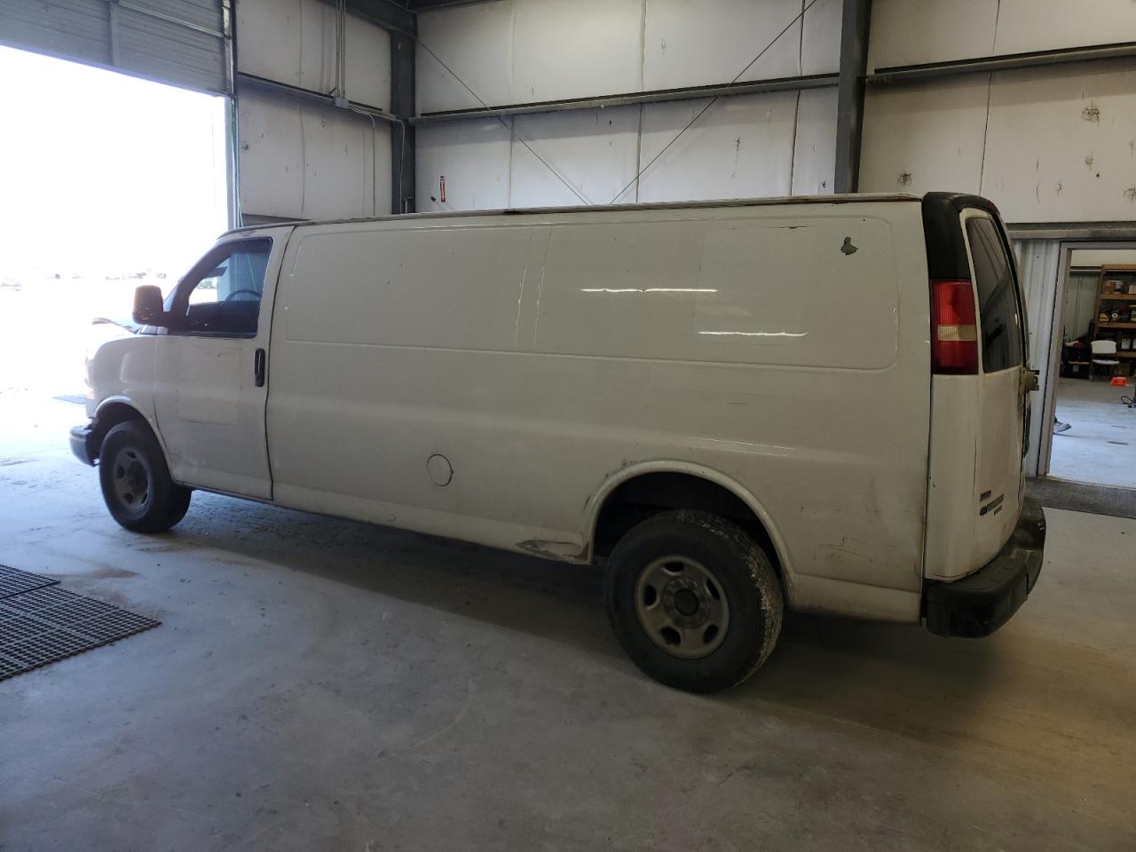 2011 Chevrolet Express - Image 2