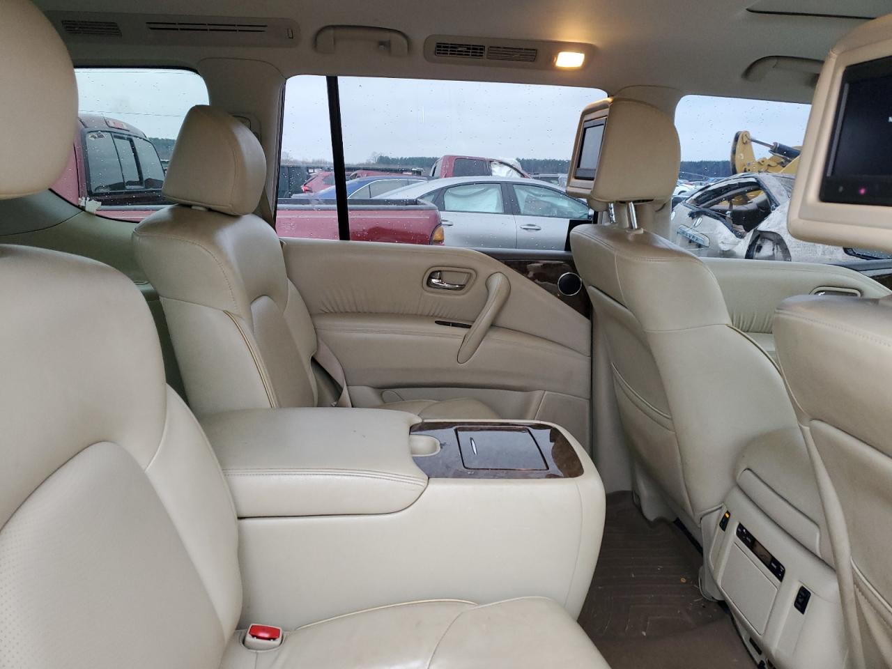 2017 Infiniti QX80 - Image 10
