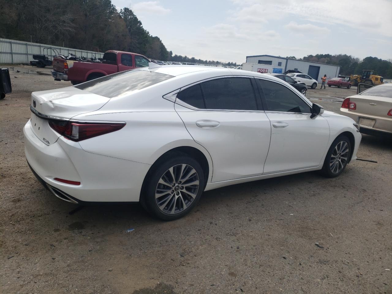 2019 Lexus ES - Image 3
