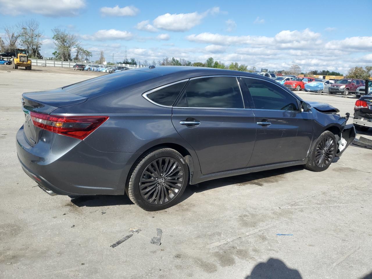2016 Toyota Avalon - Image 3