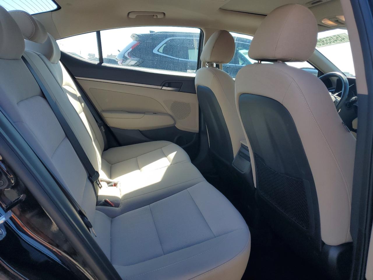 2017 Hyundai Elantra - Image 10