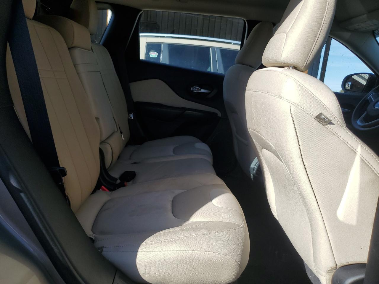 2016 Jeep Grand Cherokee - Image 12
