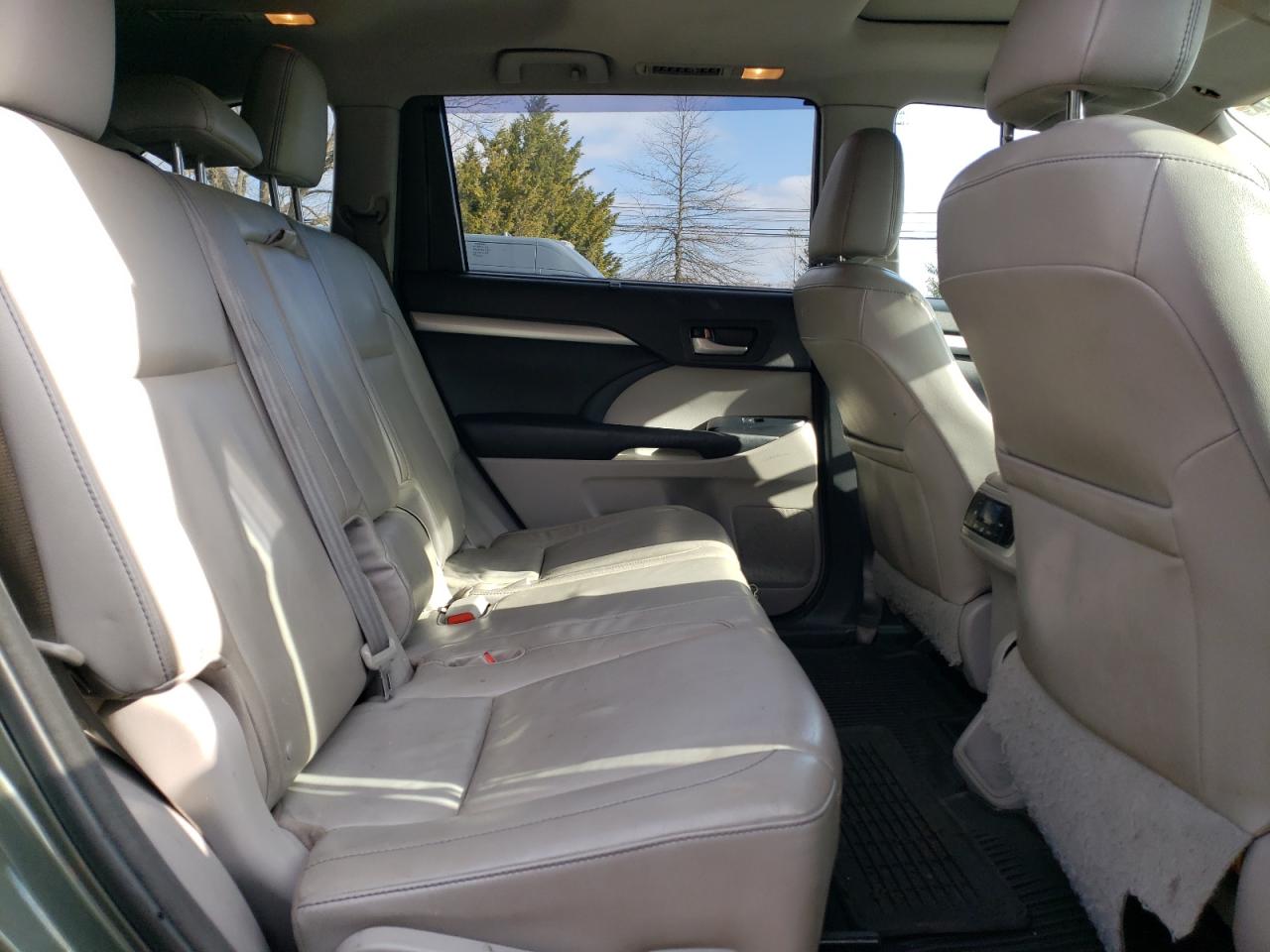2014 Toyota Highlander - Image 11