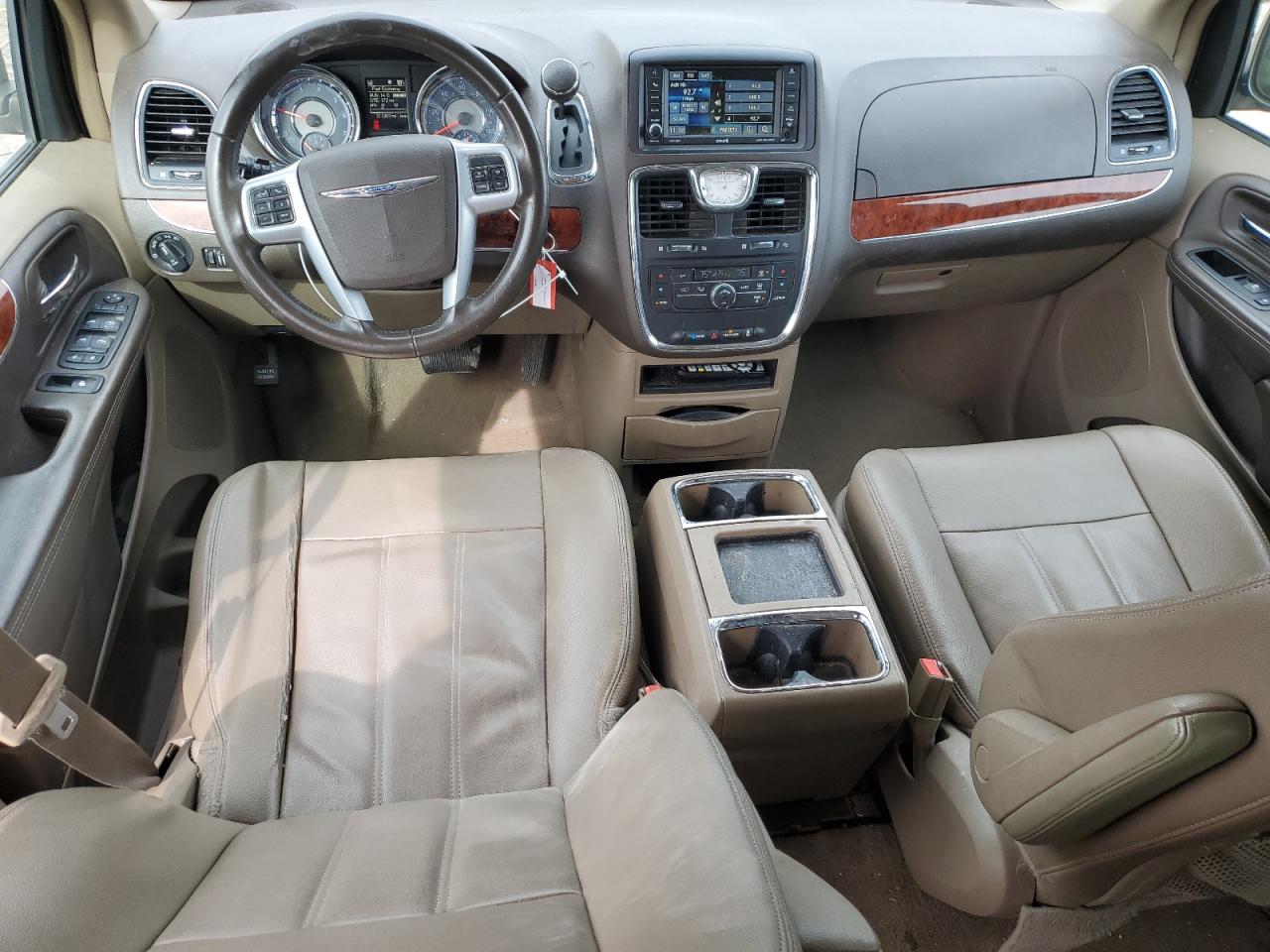 2014 Chrysler Town & Country - Image 8