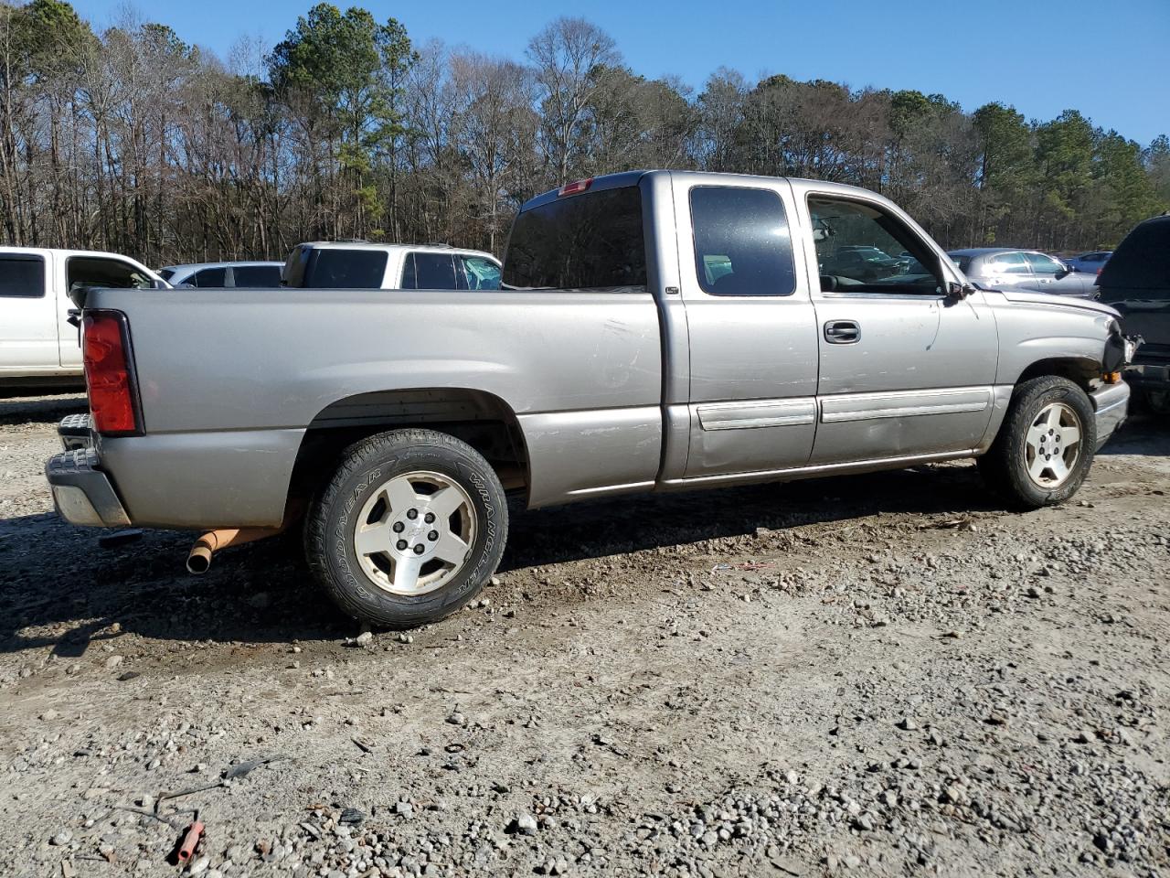 2006 Chevrolet Silverado - Image 3