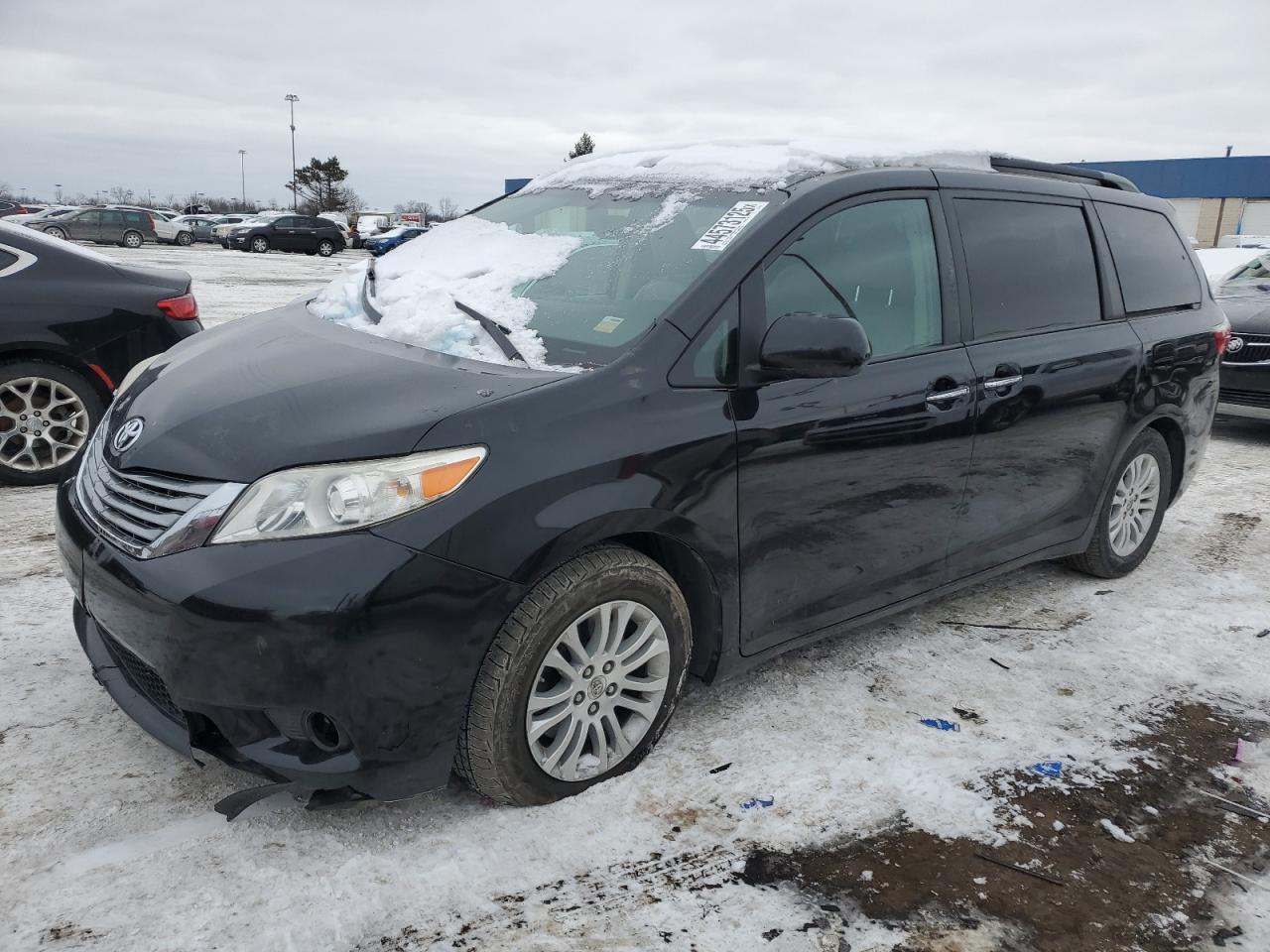 2016 Toyota Sienna - Image 1
